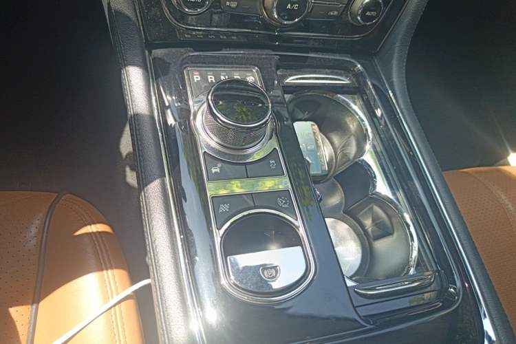 Used Jaguar XJ 2015 XJL 3.0 SC Four-Wheel Drive Luxury Business Edition Gear Lever