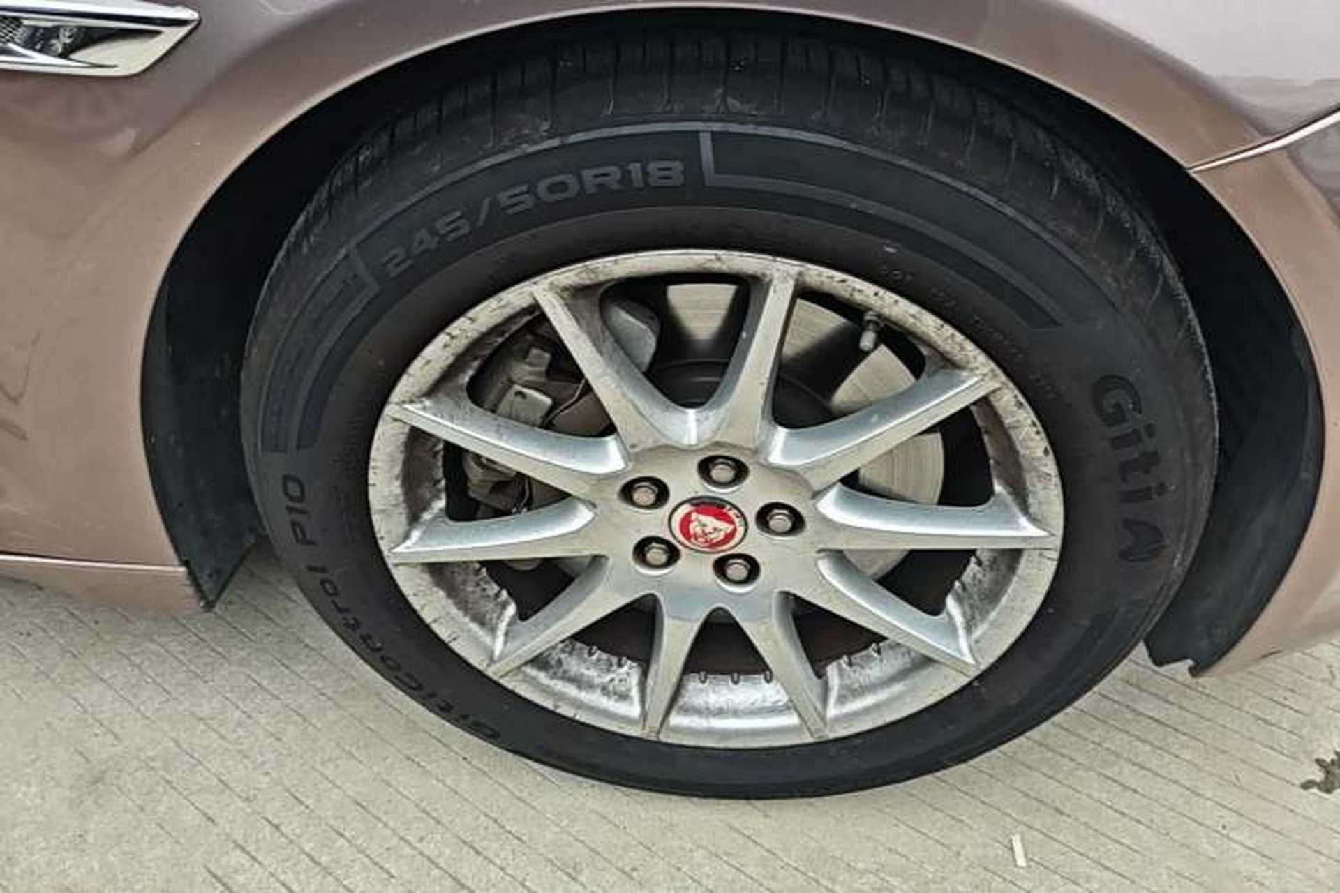 Used Jaguar XJ 2015 XJL 2.0T Two-Wheel-Drive Elegant Business Edition Right Front Wheel Hub