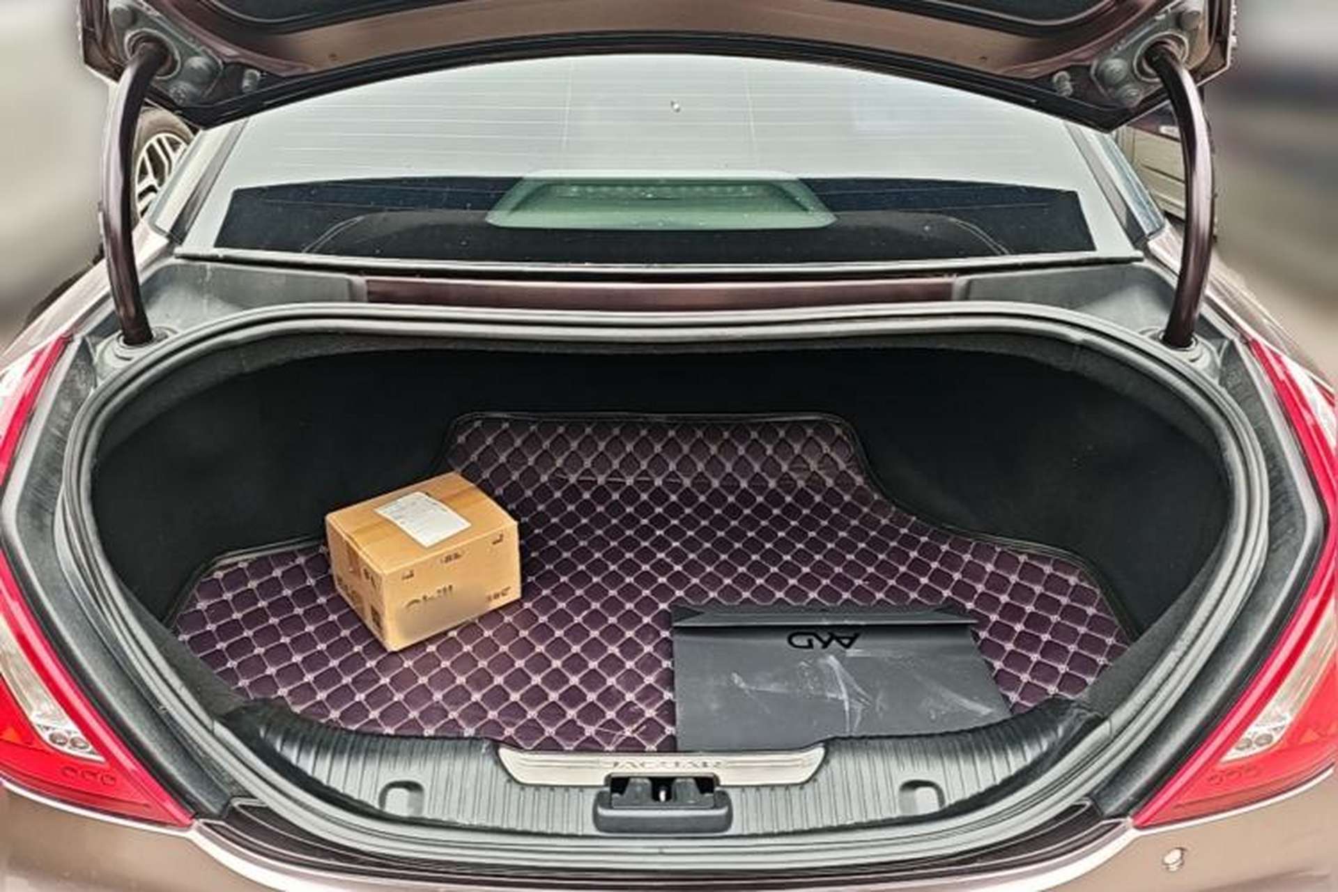 Used Jaguar XJ 2015 XJL 2.0T Two-Wheel-Drive Elegant Business Edition Trunk