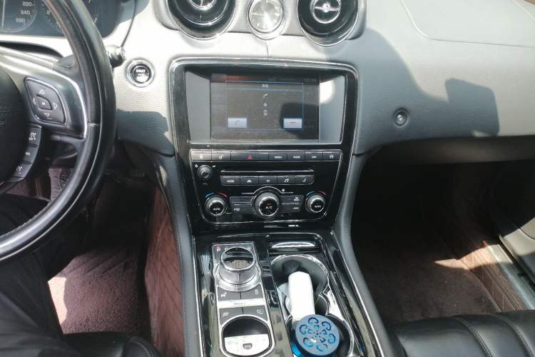 Used Jaguar XJ 2015 XJL 3.0 SC Elegant Business 80th Anniversary Limited Edition Audio And AC Panel