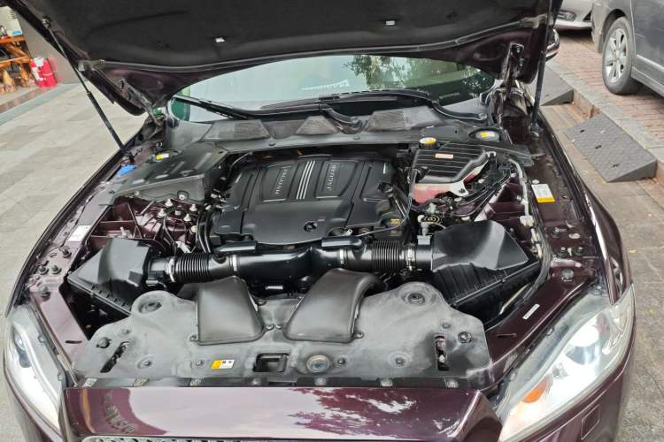 Used Jaguar XJ 2015 XJL 3.0 SC Elegant Business 80th Anniversary Limited Edition Engine Bay