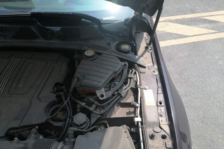 Used Jaguar XJ 2015 XJL 3.0 SC Elegant Business 80th Anniversary Limited Edition Engine Bay Left