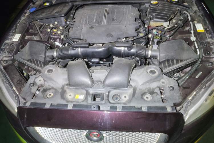 Used Jaguar XJ 2015 XJL 3.0 SC Four-Wheel Drive Panoramic Business Edition Engine Bay