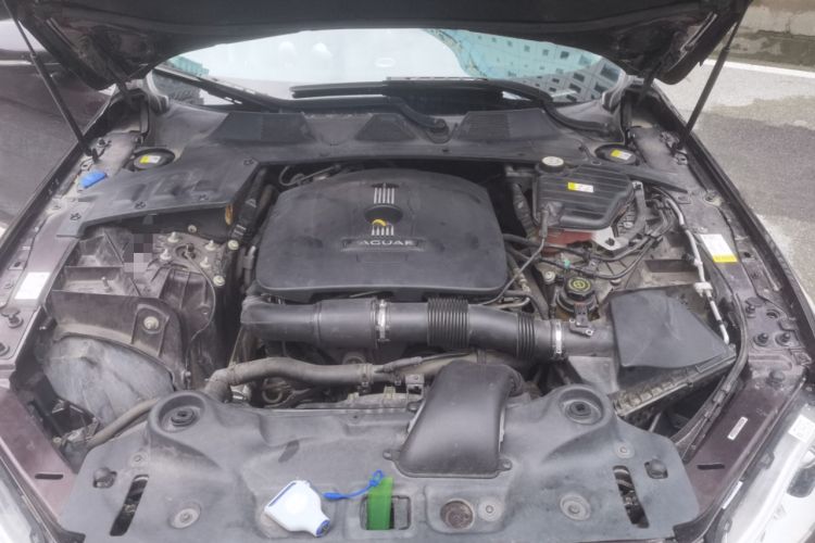 Used Jaguar XJ 2015 XJL 2.0T Two-Wheel-Drive Elegant Business Edition Engine Bay