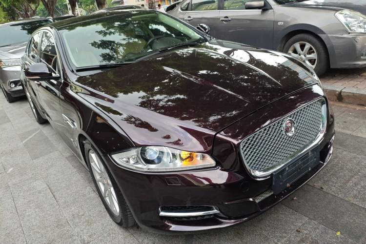 Used Jaguar XJ 2015 XJL 3.0 SC Elegant Business 80th Anniversary Limited Edition Front Right 45 Deg