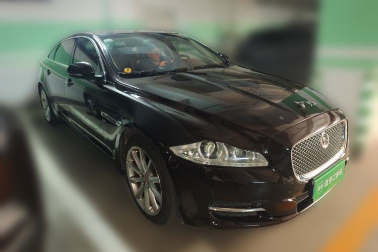 Used Jaguar XJ 2015 XJL 3.0 SC Four-Wheel Drive Panoramic Business Edition Front Right 45 Deg