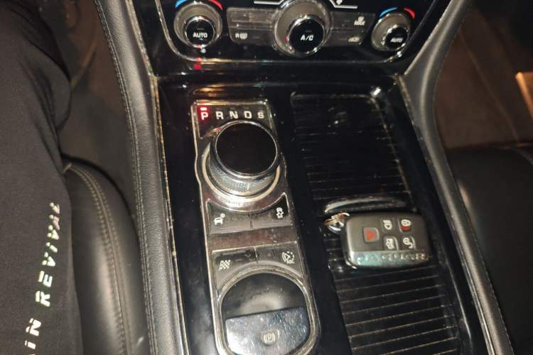 Used Jaguar XJ 2015 XJL 3.0 SC Four-Wheel Drive Panoramic Business Edition Gear Lever