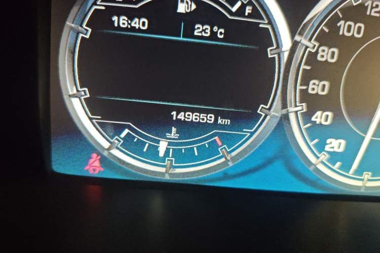 Used Jaguar XJ 2015 XJL 3.0 SC Four-Wheel Drive Panoramic Business Edition Odometer Close Up