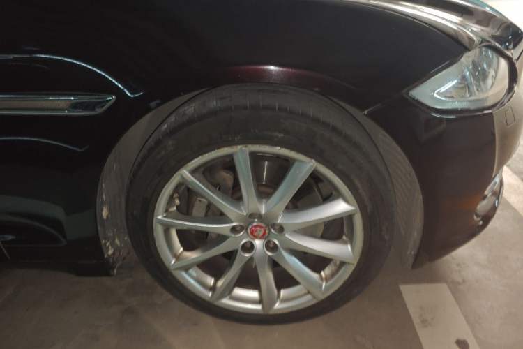 Used Jaguar XJ 2015 XJL 3.0 SC Four-Wheel Drive Panoramic Business Edition Right Front Wheel Hub
