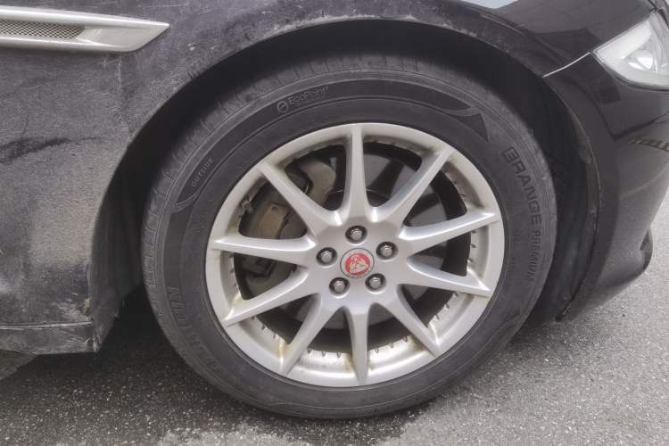 Used Jaguar XJ 2015 XJL 2.0T Two-Wheel-Drive Elegant Business Edition Right Front Wheel Hub
