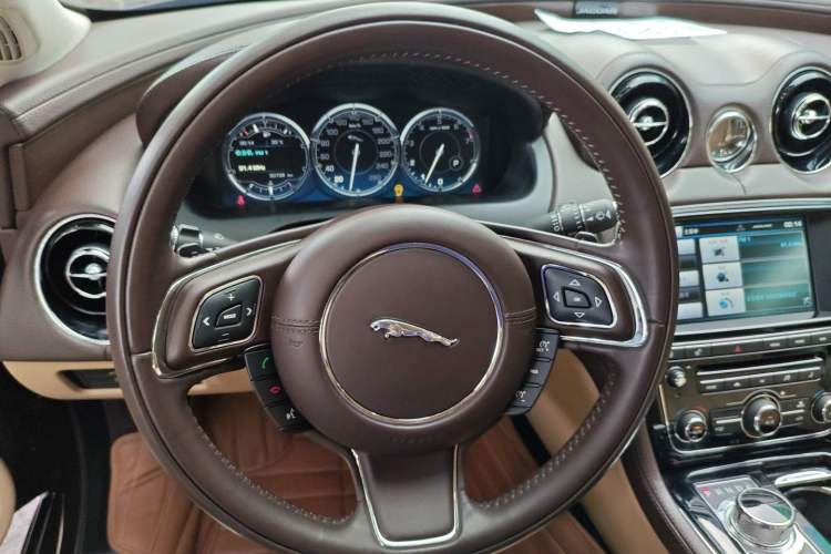 Used Jaguar XJ 2015 XJL 3.0 SC Elegant Business 80th Anniversary Limited Edition Steering Wheel