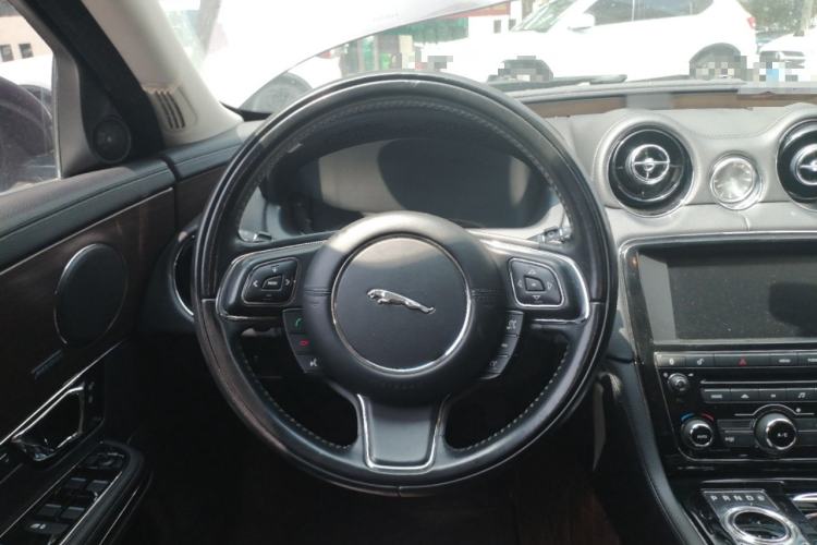 Used Jaguar XJ 2015 XJL 3.0 SC Elegant Business 80th Anniversary Limited Edition Steering Wheel