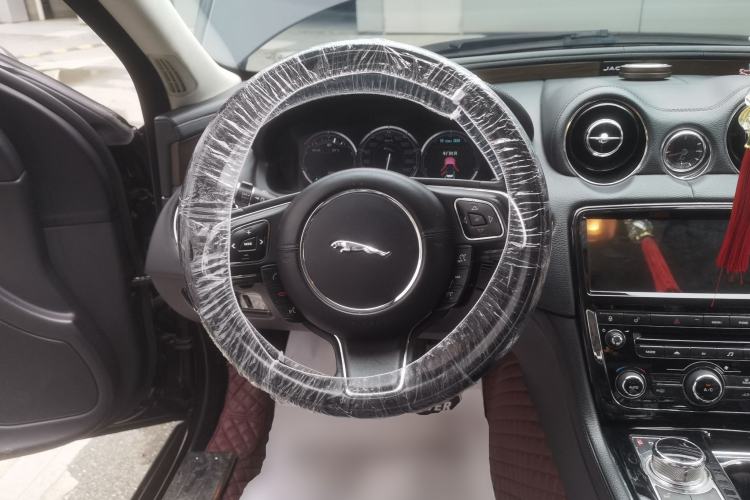 Used Jaguar XJ 2015 XJL 2.0T Two-Wheel-Drive Elegant Business Edition Steering Wheel