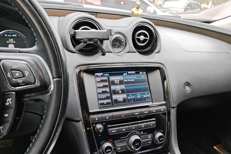 Used Jaguar XJ 2015 XJL 3.0 SC Elegant Business 80th Anniversary Limited Edition Audio And AC Panel