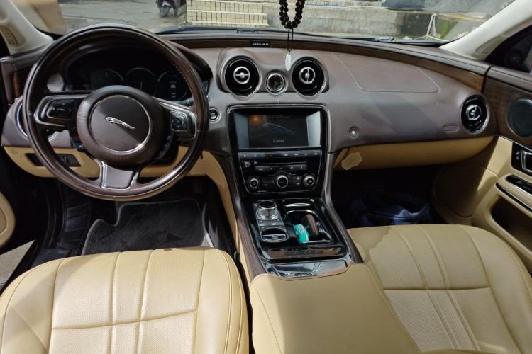 Used Jaguar XJ 2015 XJL 2.0T Elegance Business 80th Anniversary Limited Edition Center Console
