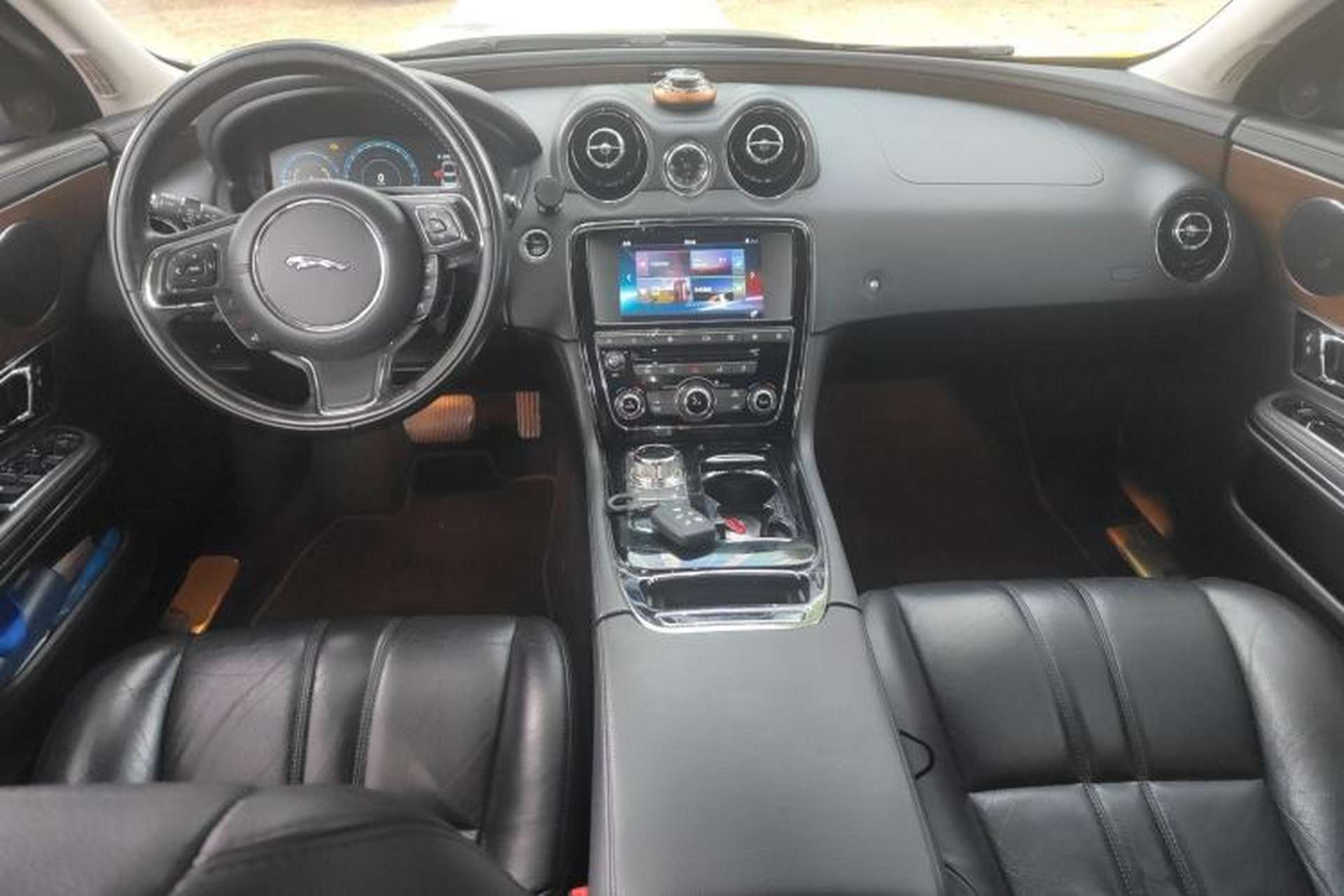 Used Jaguar XJ 2015 XJL 2.0T Two-Wheel Drive Panoramic Business Edition Center Console