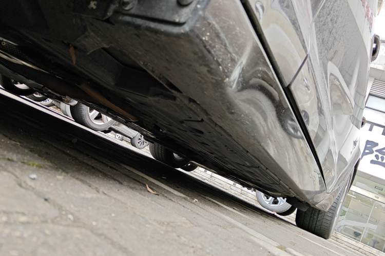 Used Jaguar XJ 2015 XJL 3.0 SC Elegant Business 80th Anniversary Limited Edition Chassis Front Left