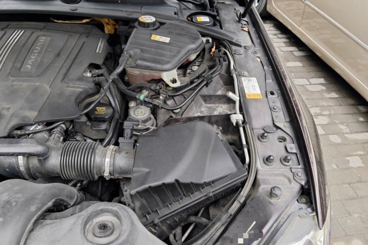 Used Jaguar XJ 2015 XJL 3.0 SC Elegant Business 80th Anniversary Limited Edition Engine Bay Left