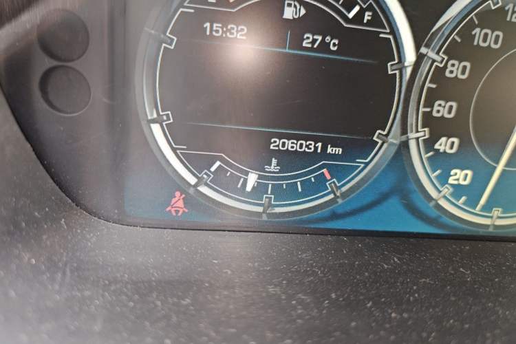 Used Jaguar XJ 2015 XJL 2.0T Elegance Business 80th Anniversary Limited Edition Odometer Close Up