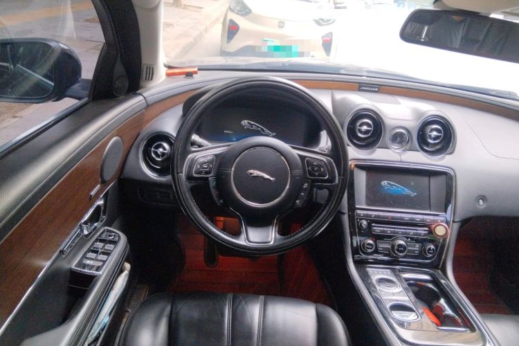 Used Jaguar XJ 2015 XJL 2.0T Elegance Business 80th Anniversary Limited Edition Steering Wheel
