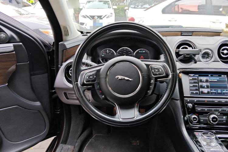 Used Jaguar XJ 2015 XJL 3.0 SC Elegant Business 80th Anniversary Limited Edition Steering Wheel