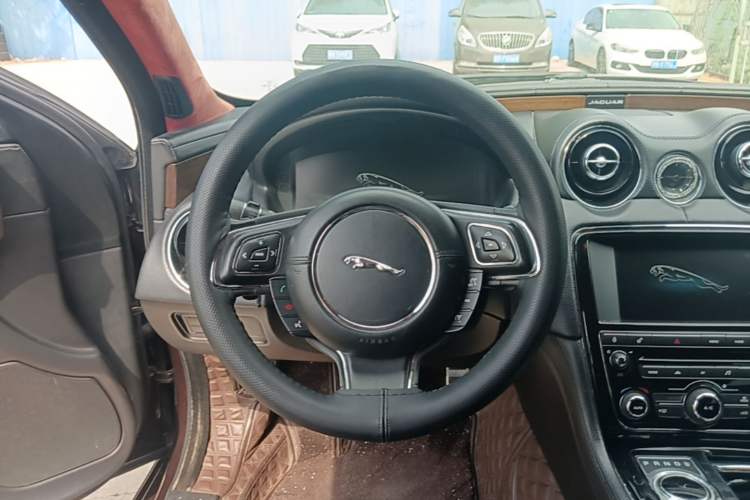 Used Jaguar XJ 2015 XJL 3.0 SC Elegant Business 80th Anniversary Limited Edition Steering Wheel