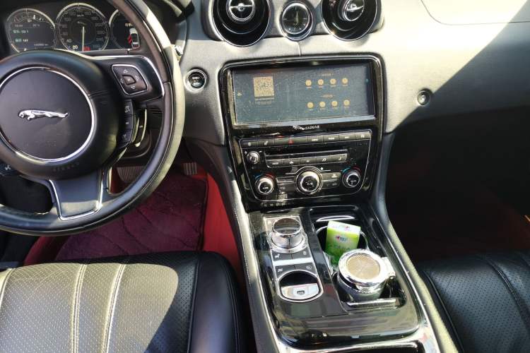 Used Jaguar XJ 2015 XJL 3.0 SC Four-Wheel Drive Luxury Business Edition Audio And AC Panel