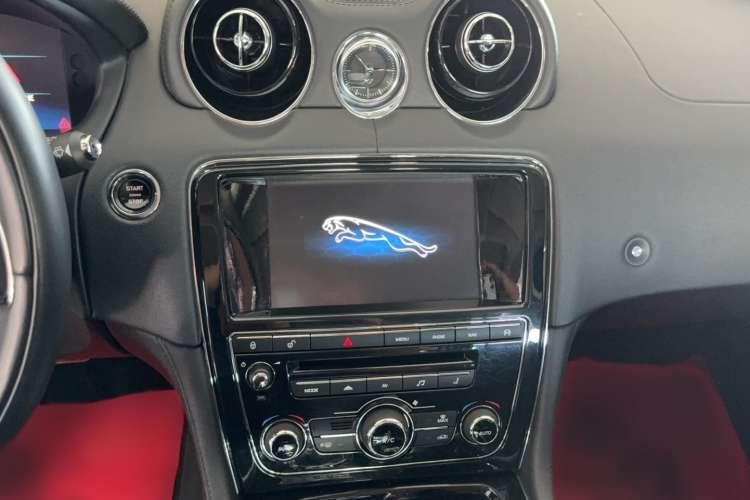 Used Jaguar XJ 2015 XJL 3.0 SC Four-Wheel Drive Panoramic Business Edition Audio And AC Panel