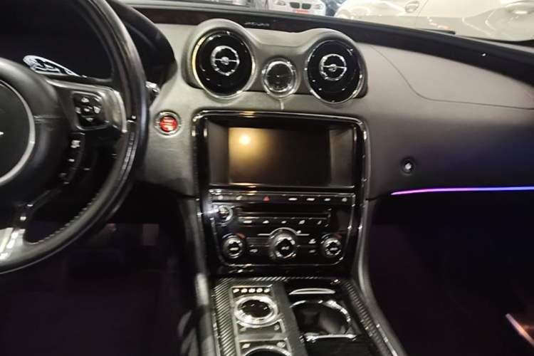 Used Jaguar XJ 2015 XJL 3.0 SC Two-Wheel-Drive Panoramic Business Edition Audio And AC Panel
