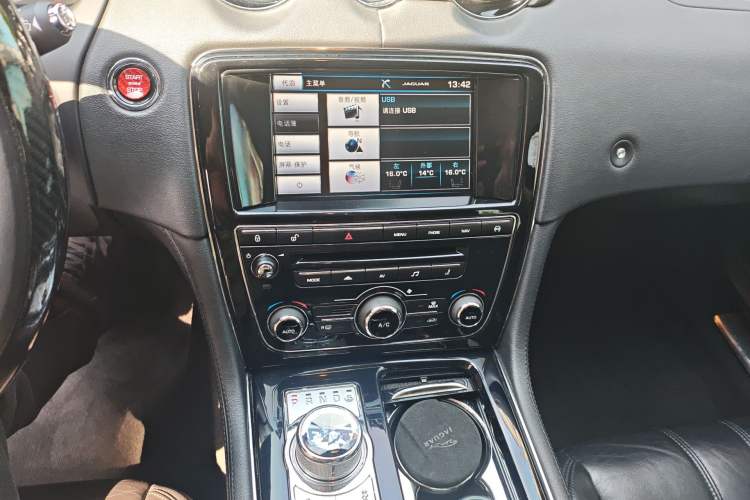 Used Jaguar XJ 2015 XJL 3.0 SC Four-Wheel Drive Panoramic Business Edition Audio And AC Panel