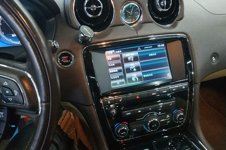 Used Jaguar XJ 2015 XJL 2.0T Two-Wheel Drive Panoramic Business Edition Audio And AC Panel