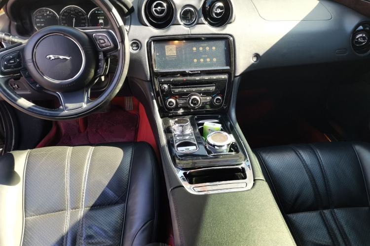 Used Jaguar XJ 2015 XJL 3.0 SC Four-Wheel Drive Luxury Business Edition Center Console