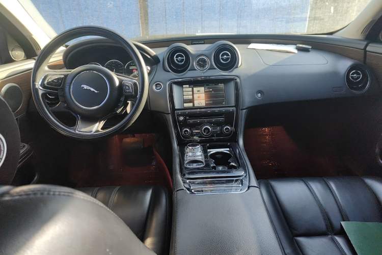 Used Jaguar XJ 2015 XJL 2.0T Elegance Business 80th Anniversary Limited Edition Center Console