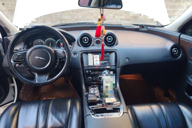 Used Jaguar XJ 2015 XJL 2.0T Elegance Business 80th Anniversary Limited Edition Center Console