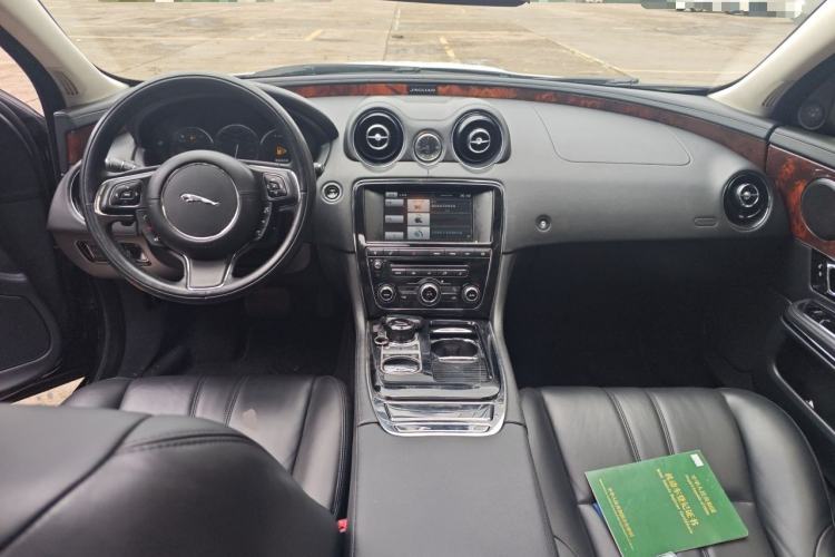Used Jaguar XJ 2015 XJL 3.0 SC Four-Wheel Drive Panoramic Business Edition Center Console