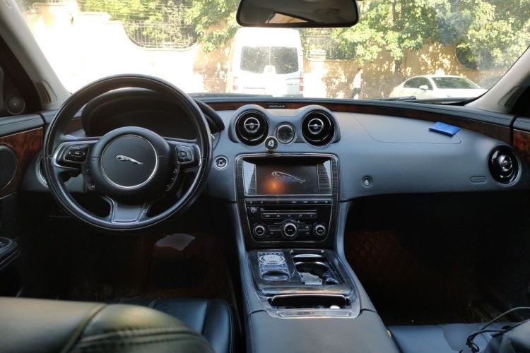 Used Jaguar XJ 2015 XJL 3.0 SC Four-Wheel Drive Panoramic Business Edition Center Console