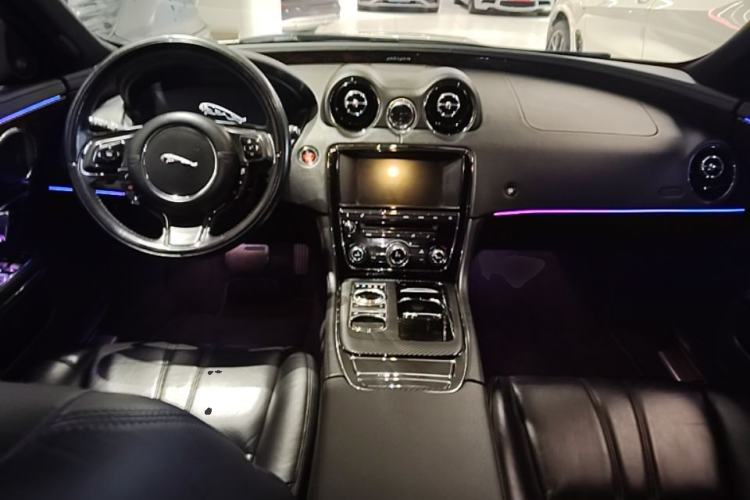 Used Jaguar XJ 2015 XJL 3.0 SC Two-Wheel-Drive Panoramic Business Edition Center Console