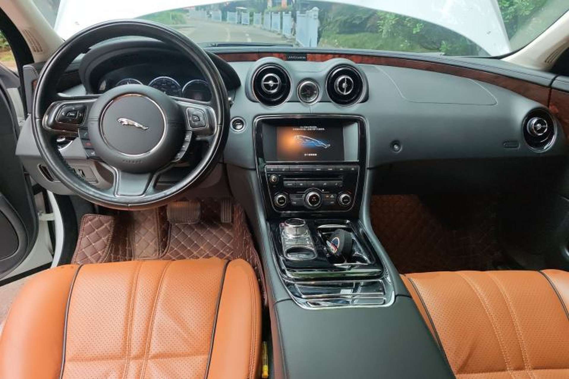 Used Jaguar XJ 2015 XJL 3.0 SC Four-Wheel Drive Luxury Business Edition Center Console