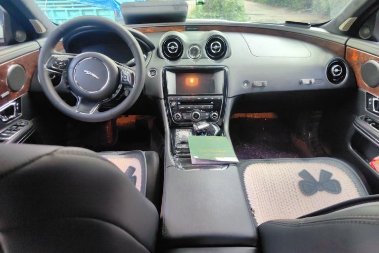 Used Jaguar XJ 2015 XJL 3.0 SC Four-Wheel Drive Panoramic Business Edition Center Console