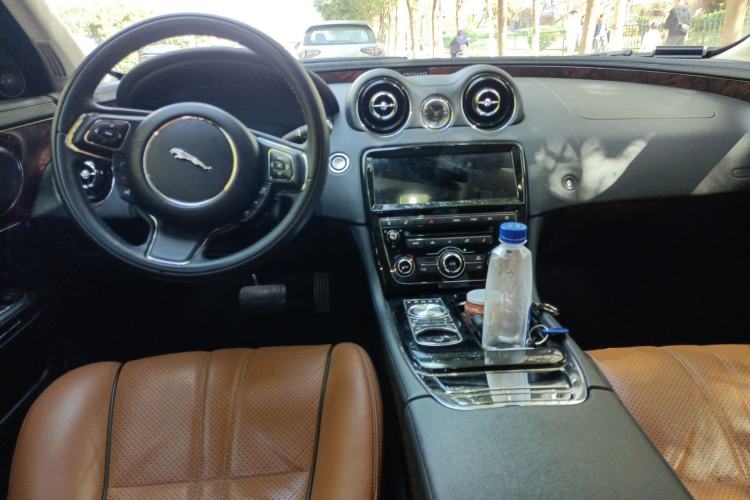 Used Jaguar XJ 2015 XJL 3.0 SC Four-Wheel Drive Luxury Business Edition Center Console