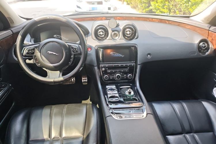 Used Jaguar XJ 2015 XJL 3.0 SC Four-Wheel Drive Panoramic Business Edition Center Console