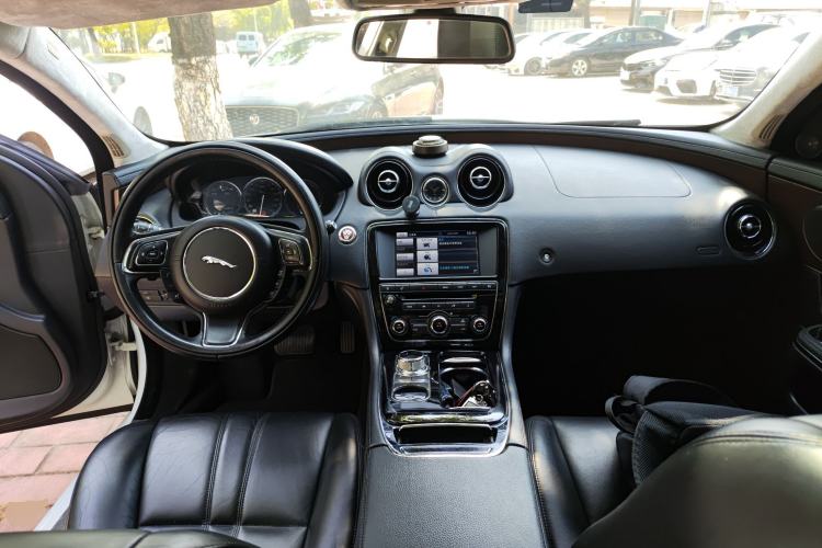 Used Jaguar XJ 2015 XJL 2.0T Elegance Business 80th Anniversary Limited Edition Center Console