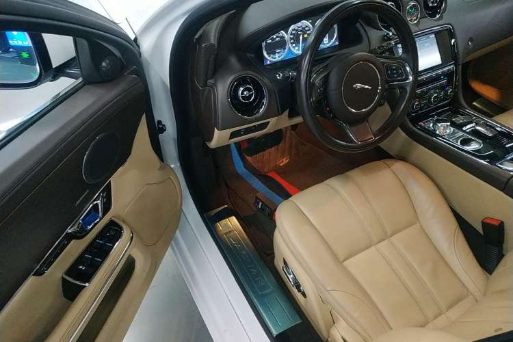 Used Jaguar XJ 2015 XJL 2.0T Two-Wheel Drive Panoramic Business Edition Driver Seat