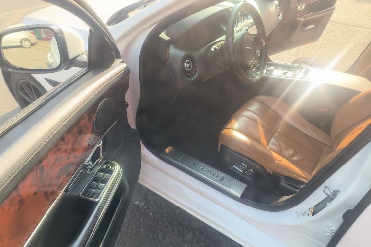 Used Jaguar XJ 2015 XJL 3.0 SC Two-Wheel-Drive Panoramic Business Edition Driver Seat