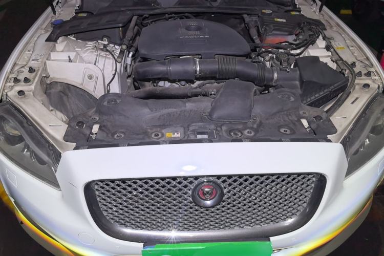 Used Jaguar XJ 2015 XJL 2.0T Two-Wheel-Drive Elegant Business Edition Engine Bay