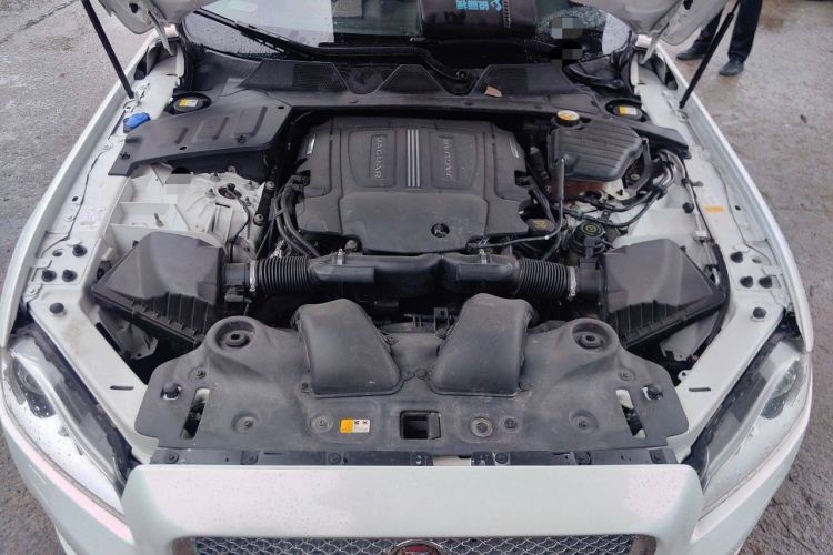 Used Jaguar XJ 2015 XJL 3.0 SC Four-Wheel Drive Panoramic Business Edition Engine Bay