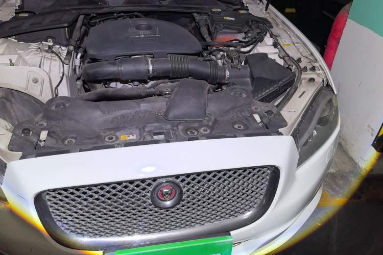 Used Jaguar XJ 2015 XJL 2.0T Two-Wheel-Drive Elegant Business Edition Engine Bay Left