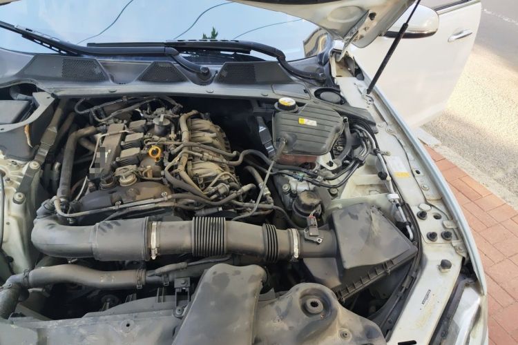 Used Jaguar XJ 2015 XJL 2.0T Two-Wheel-Drive Elegant Business Edition Engine Bay Left
