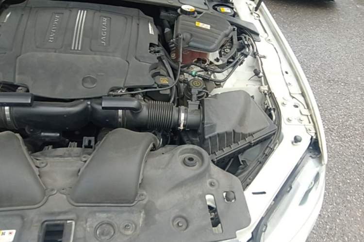 Used Jaguar XJ 2015 XJL 3.0 SC Elegant Business 80th Anniversary Limited Edition Engine Bay Left