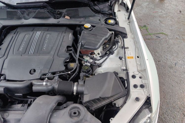 Used Jaguar XJ 2015 XJL 3.0 SC Four-Wheel Drive Panoramic Business Edition Engine Bay Left